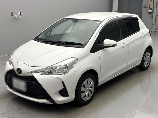 TOYOTA VITZ 2017