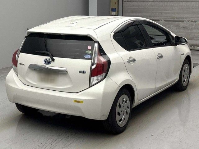 TOYOTA AQUA 2016