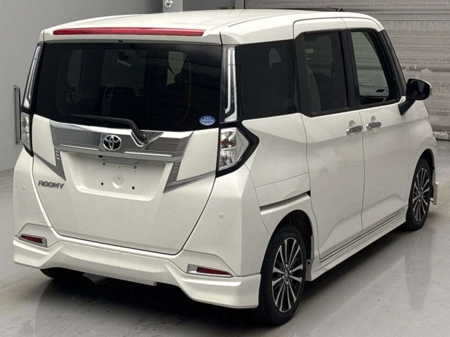 TOYOTA ROOMY 2020