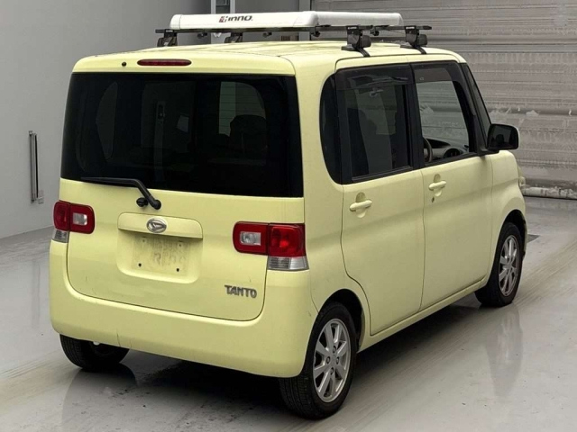 DAIHATSU TANTO 2009