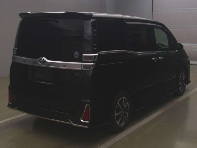 TOYOTA VOXY 2021