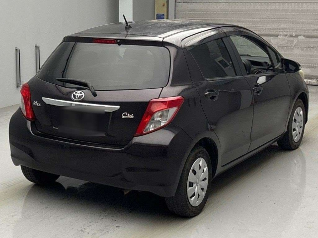 TOYOTA VITZ 2013