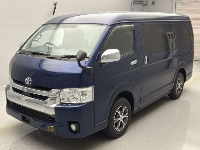 TOYOTA HIACE 2020