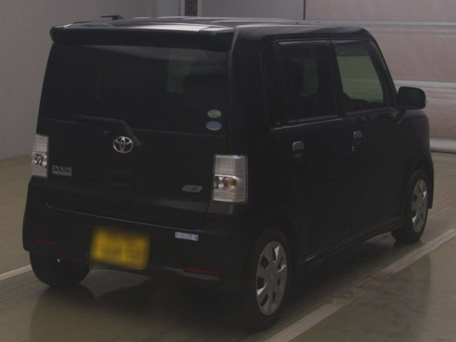 TOYOTA PIXIS SPACE 2015