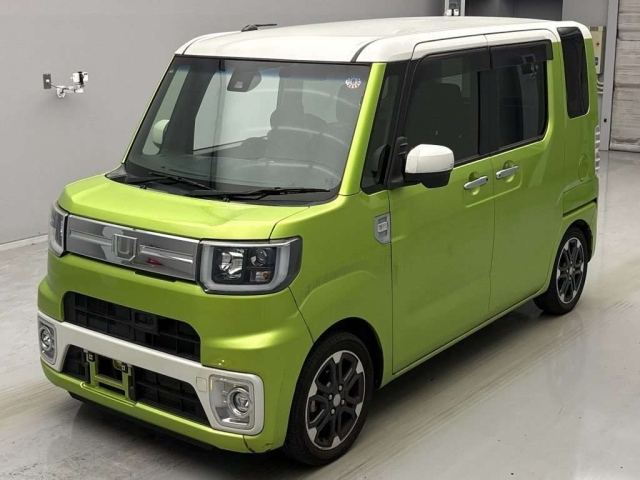DAIHATSU WAKE 2016