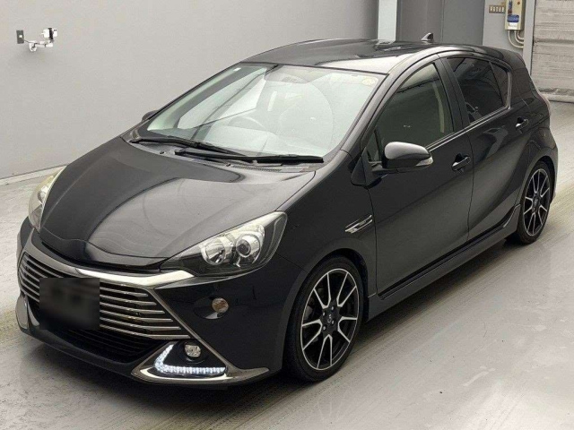 TOYOTA AQUA 2015