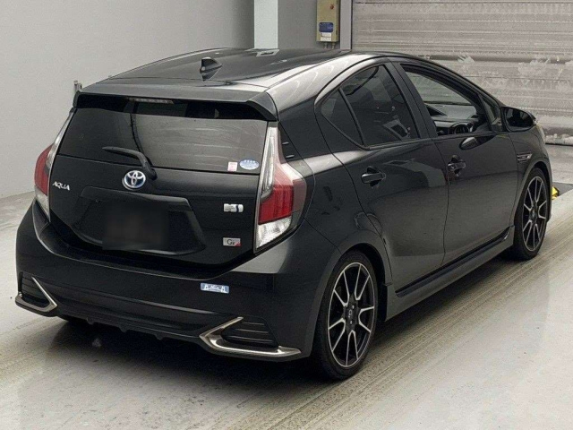 TOYOTA AQUA 2015