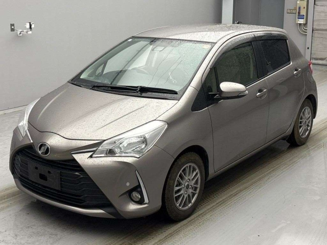 TOYOTA VITZ 2017