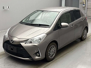 TOYOTA VITZ 2017