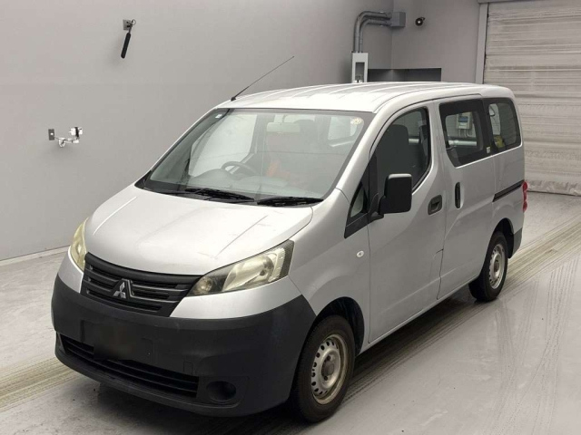 MITSUBISHI DELICA 2013