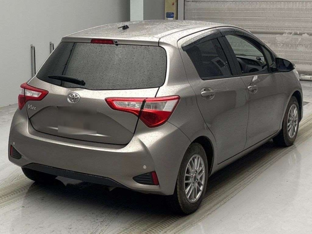 TOYOTA VITZ 2017