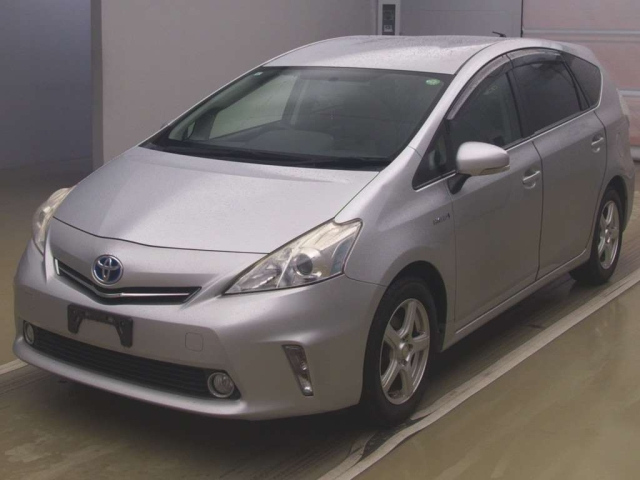 TOYOTA PRIUS ALPHA 2011