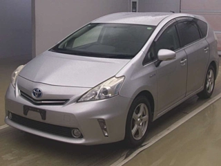 TOYOTA PRIUS ALPHA 2011