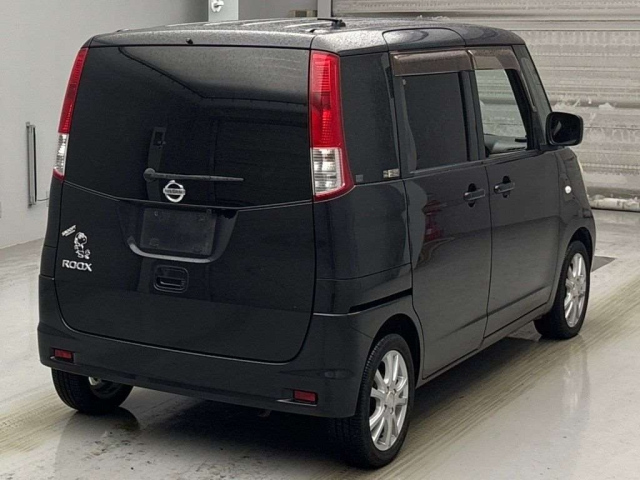 NISSAN ROOX 2011