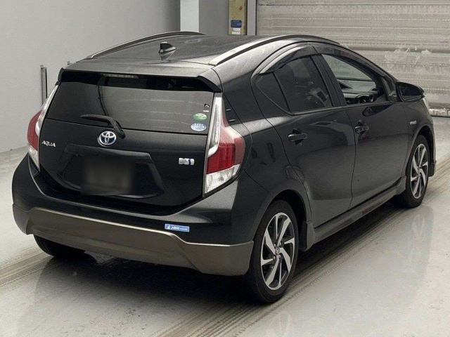 TOYOTA AQUA 2015