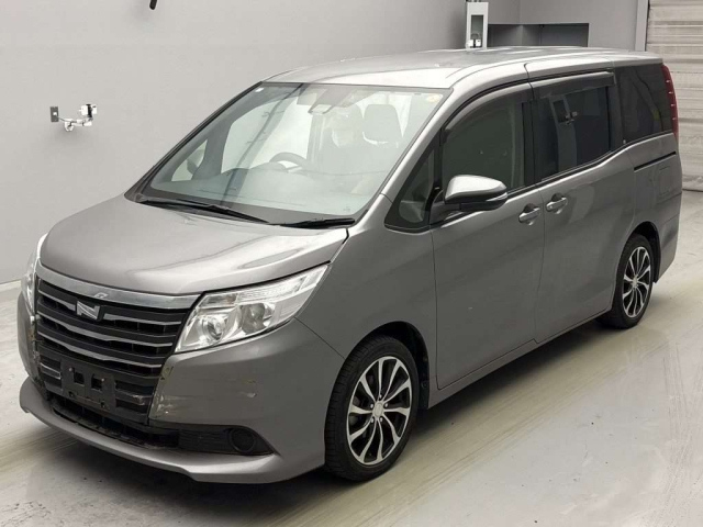 TOYOTA NOAH 2016