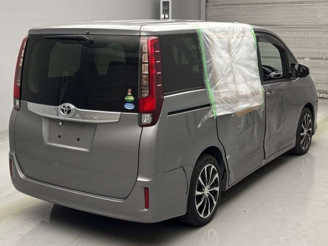 TOYOTA NOAH 2016