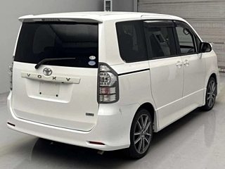 TOYOTA VOXY 2010