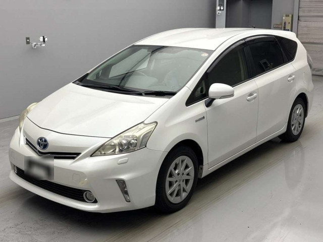 TOYOTA PRIUS ALPHA 2013