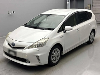 TOYOTA PRIUS ALPHA 2013