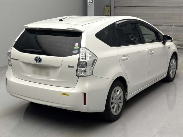 TOYOTA PRIUS ALPHA 2013