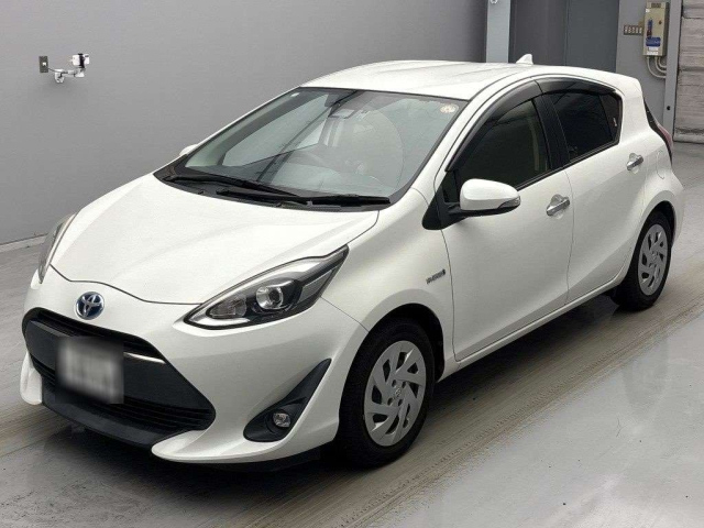 TOYOTA AQUA 2018