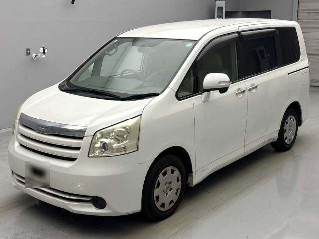 TOYOTA NOAH 2009