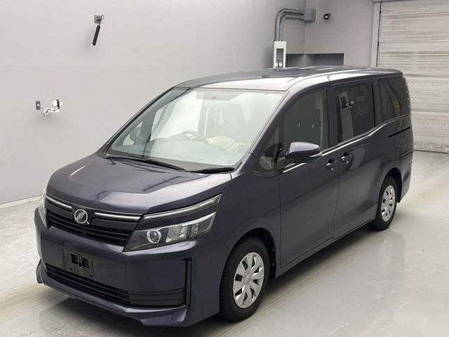 TOYOTA VOXY 2014