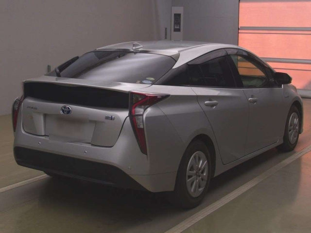 TOYOTA PRIUS 2017