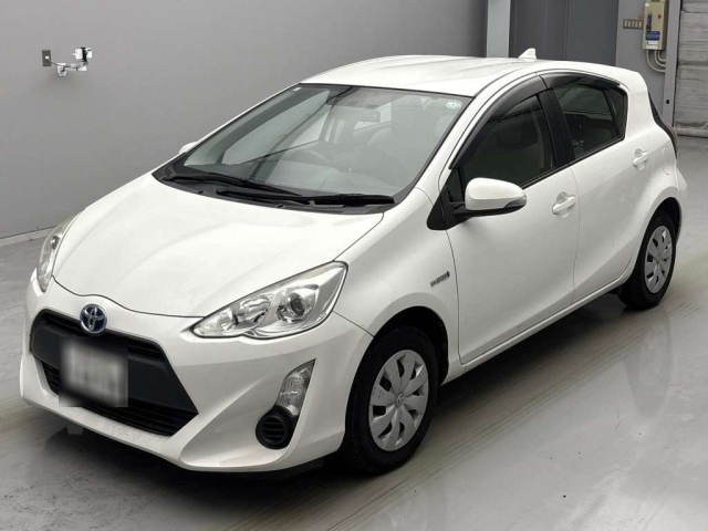 TOYOTA AQUA 2015