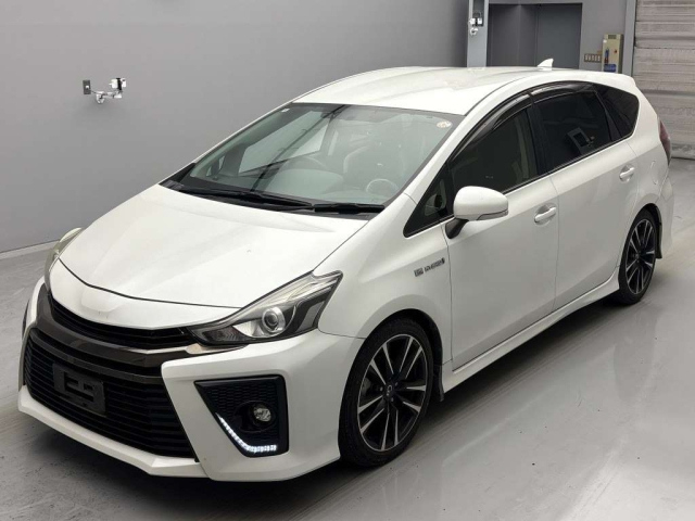 TOYOTA PRIUS ALPHA 2016