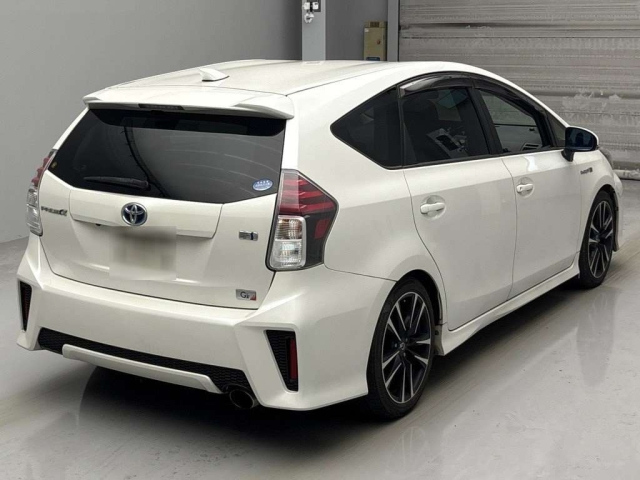 TOYOTA PRIUS ALPHA 2016