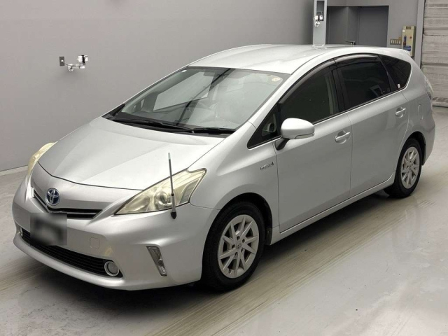 TOYOTA PRIUS ALPHA 2013