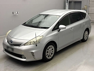 TOYOTA PRIUS ALPHA 2013