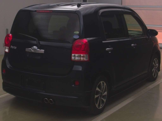 TOYOTA PORTE 2016