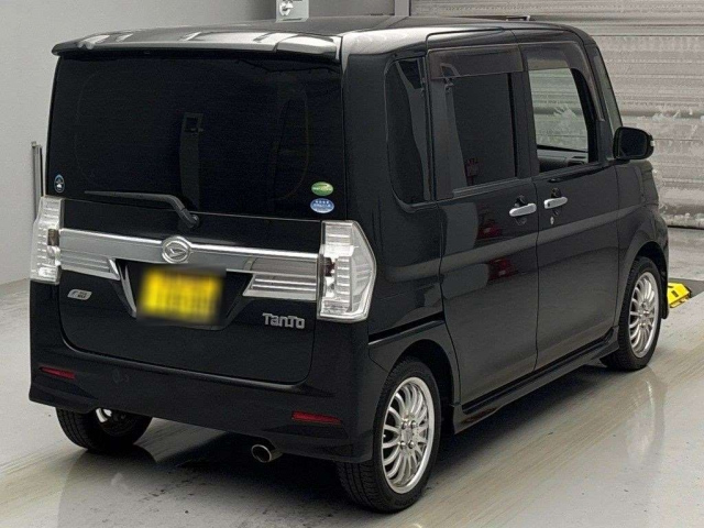 DAIHATSU TANTO 2015