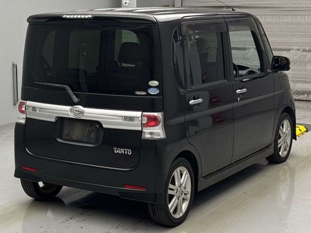 DAIHATSU TANTO 2011