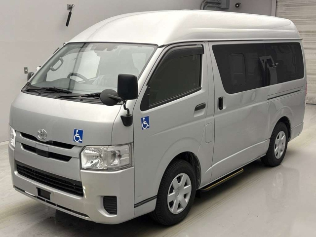 TOYOTA HIACE VAN 2020