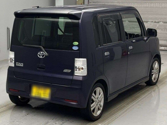 TOYOTA PIXIS SPACE 2012