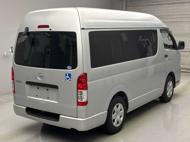 TOYOTA HIACE VAN 2020