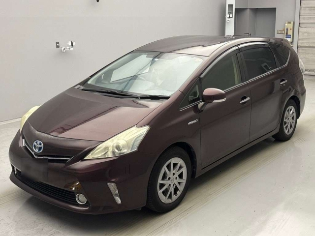 TOYOTA PRIUS ALPHA 2013