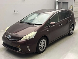 TOYOTA PRIUS ALPHA 2013