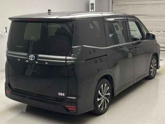 TOYOTA VOXY 2022