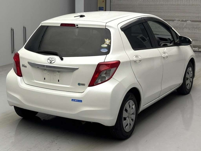 TOYOTA VITZ 2011