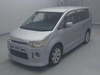 MITSUBISHI DELICA D5 2011