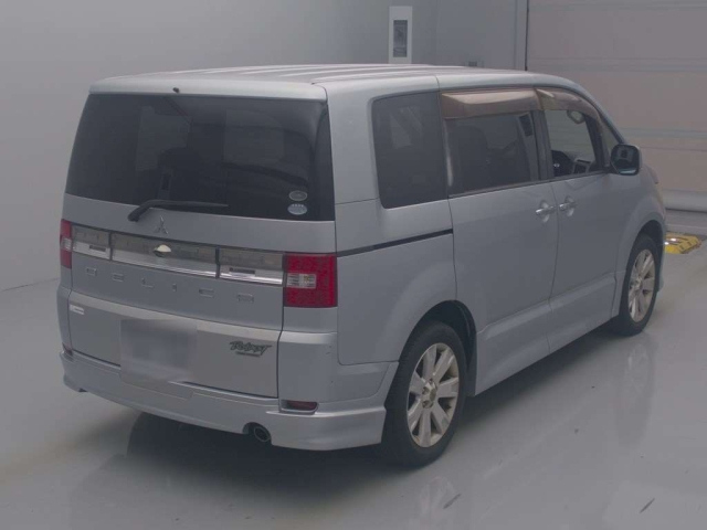 MITSUBISHI DELICA D5 2011