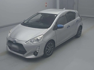 TOYOTA AQUA 2016