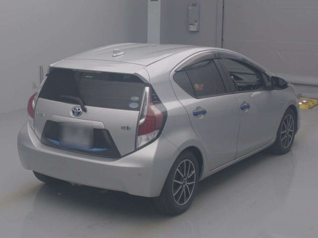 TOYOTA AQUA 2016