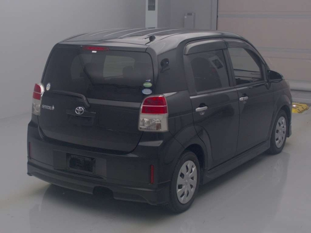 TOYOTA SPADE 2013