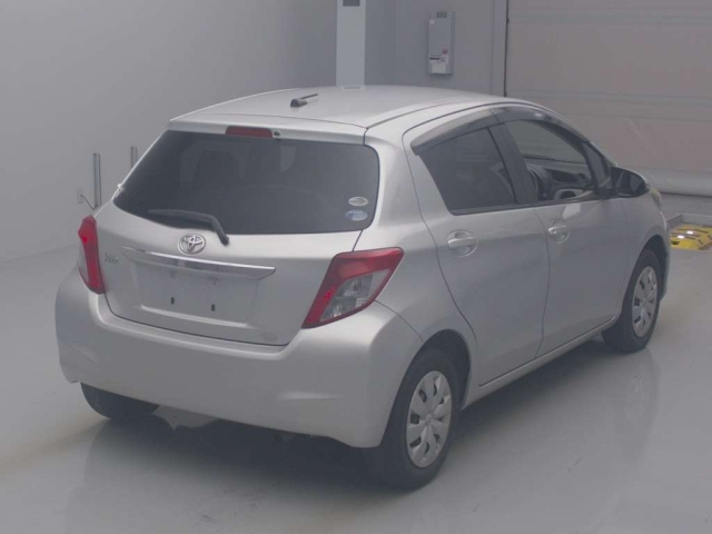 TOYOTA VITZ 2011
